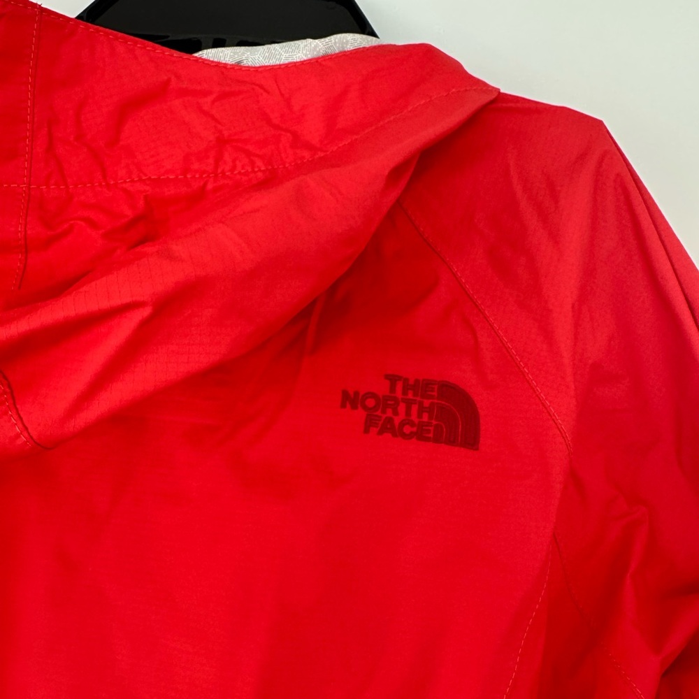 The north face rain jacket bright red - Picture 2 of 4